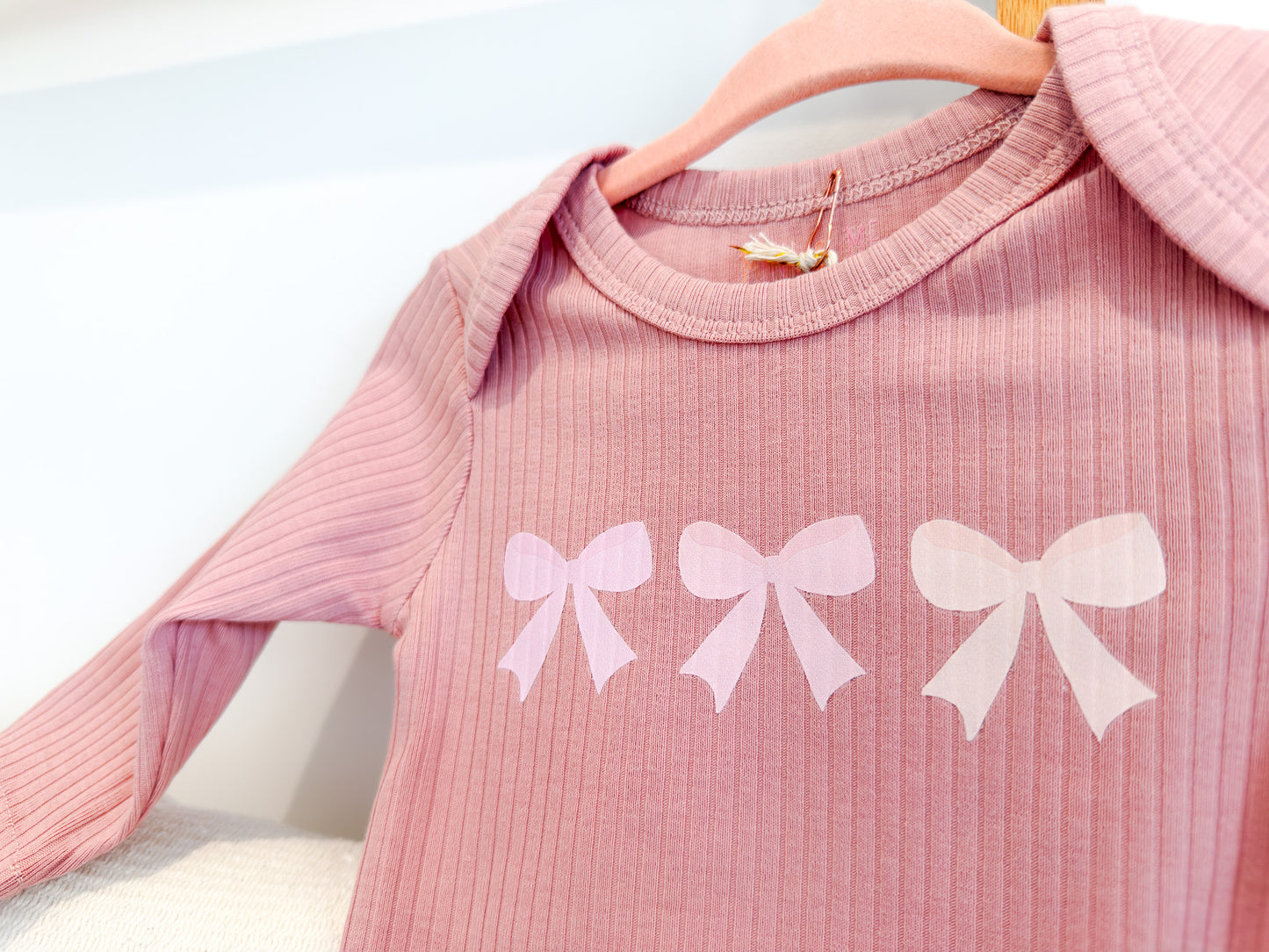 Organic Blush Rib Baby Bodysuit – Bow Trio