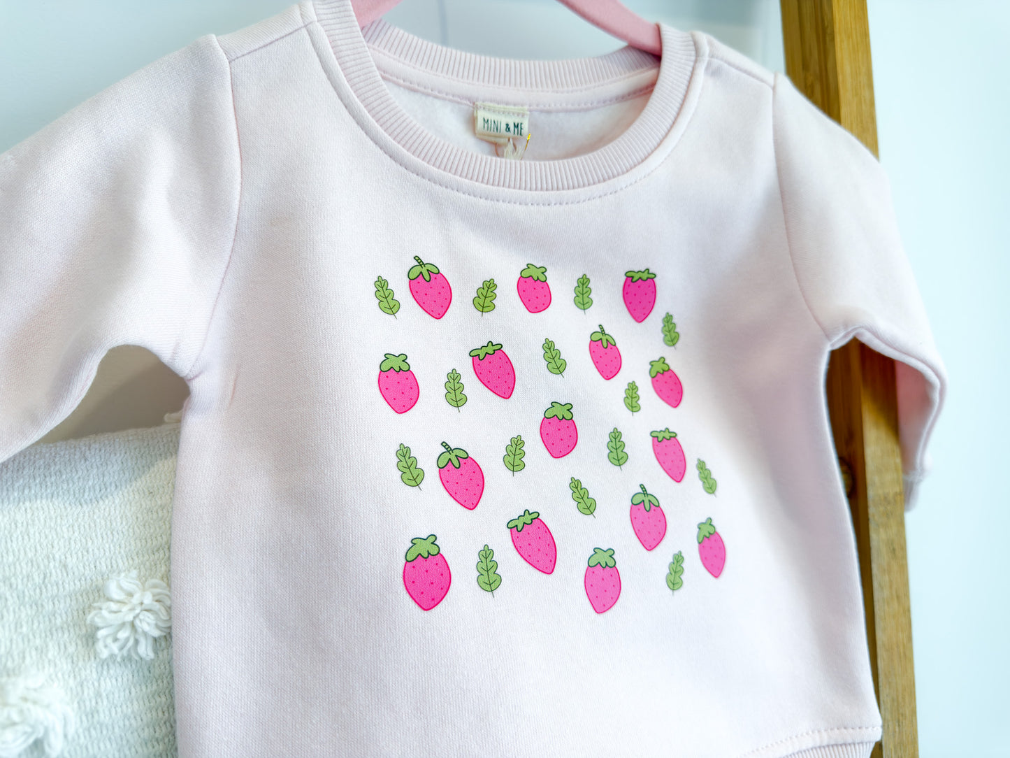 Strawberry Fields Sweater – Pink