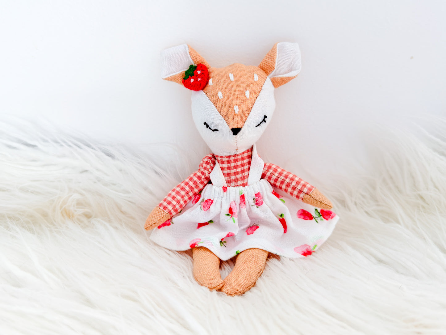 Strawberry Picnic Linen Fawn