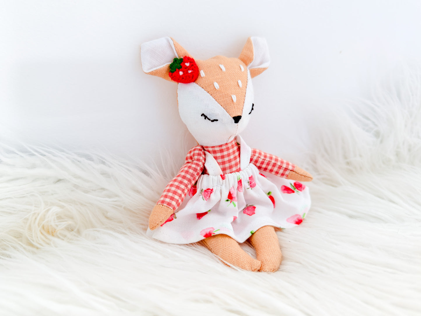 Strawberry Picnic Linen Fawn