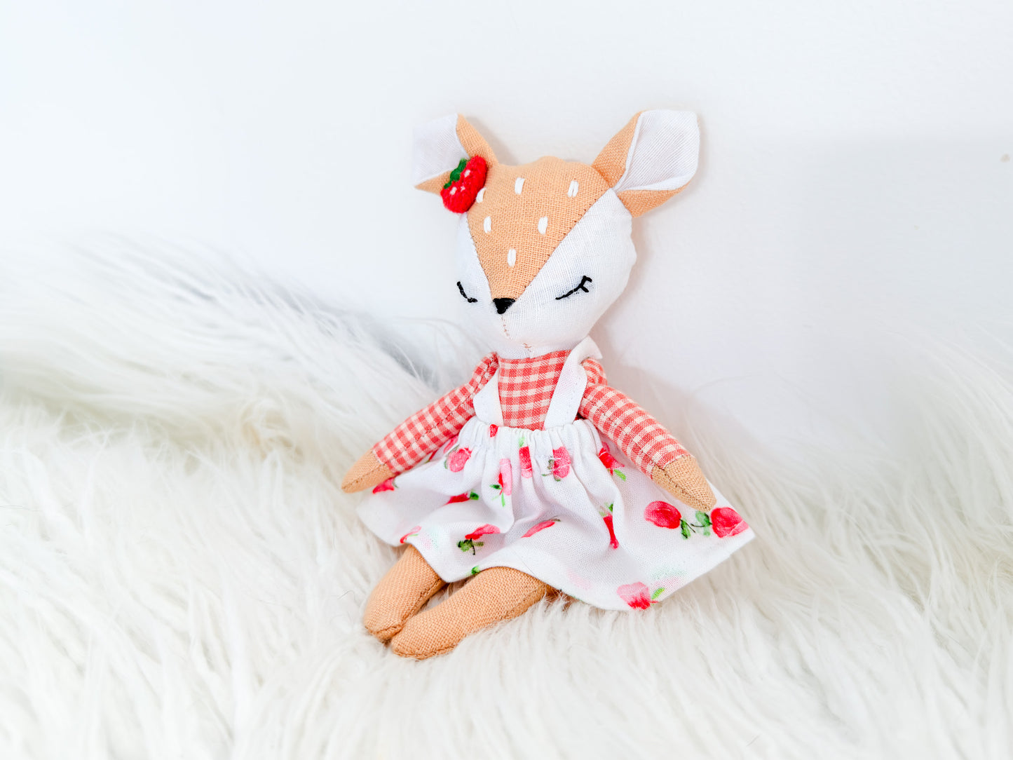 Strawberry Picnic Linen Fawn